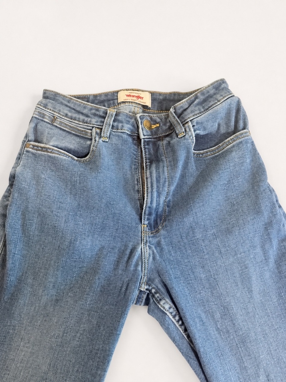 Wrangler Light Blue Denim Jeans with Red Logo - Picture 3 of 6